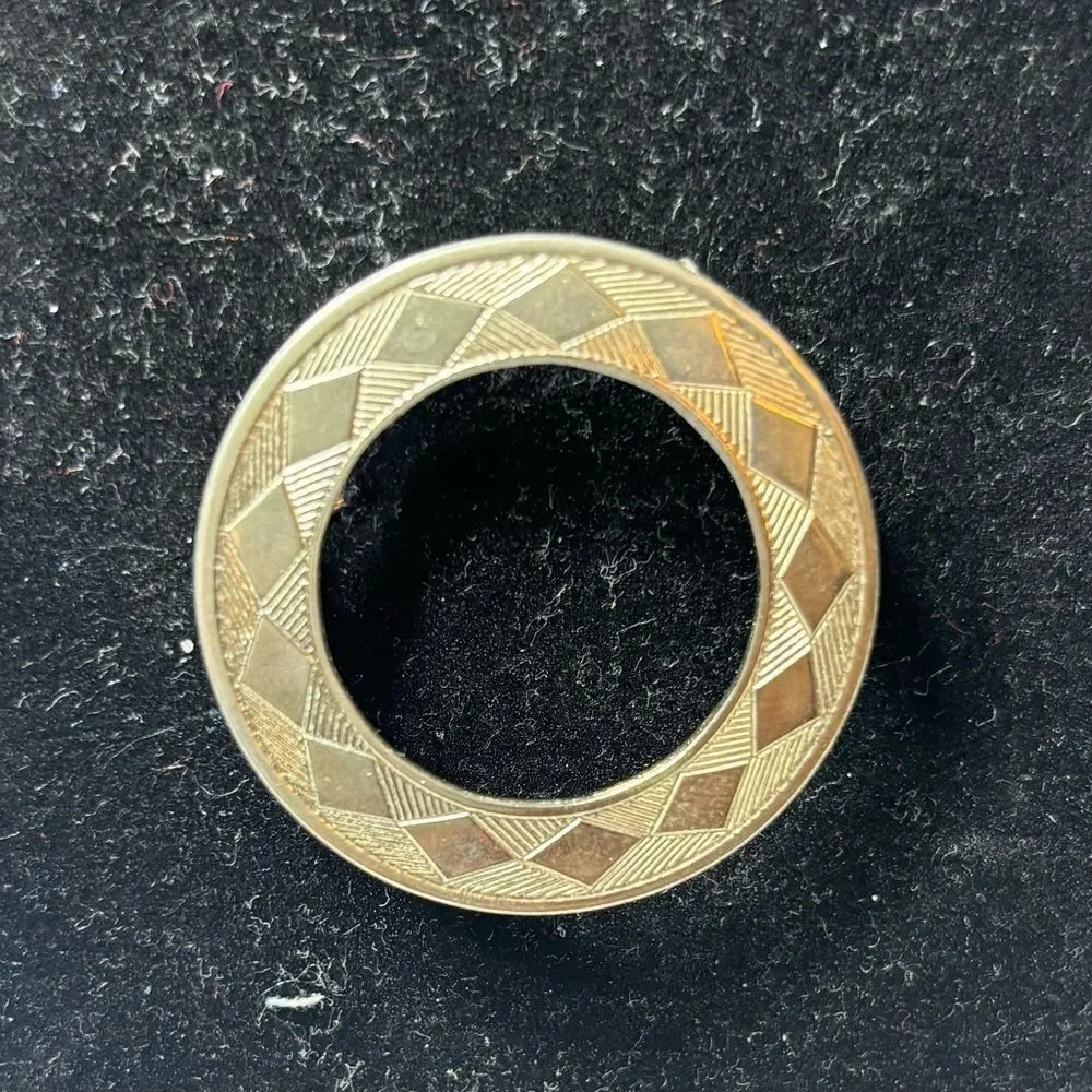 Vintage Goldtone Round Brooch Excellent Preloved Condition